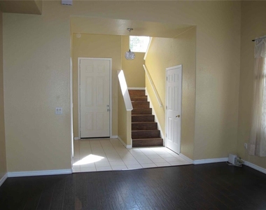 925 Torrey Pine Drive - Photo Thumbnail 5