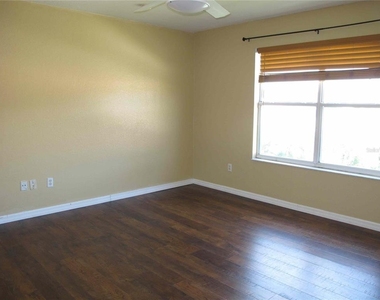 925 Torrey Pine Drive - Photo Thumbnail 14