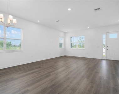 6573 Quest Street - Photo Thumbnail 8