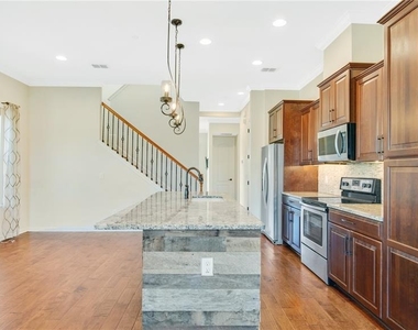 921 Taramundi Drive - Photo Thumbnail 3