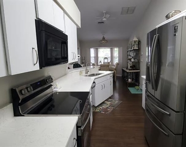 2534 N Brentwood Circle - Photo Thumbnail 3