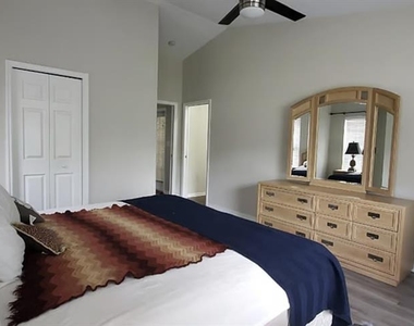 2534 N Brentwood Circle - Photo Thumbnail 8