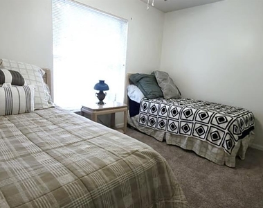 2534 N Brentwood Circle - Photo Thumbnail 14