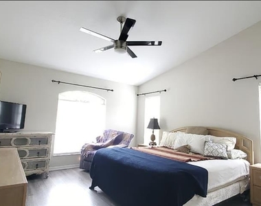 2534 N Brentwood Circle - Photo Thumbnail 7