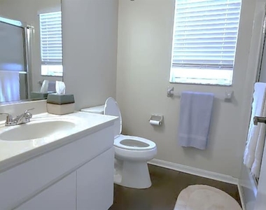2534 N Brentwood Circle - Photo Thumbnail 13
