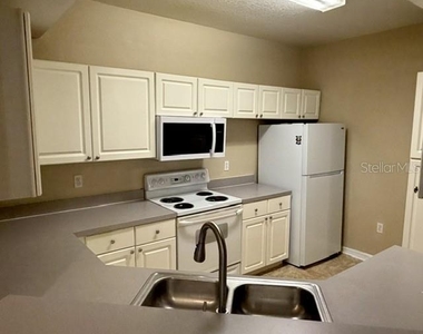 5536 Metrowest Boulevard - Photo Thumbnail 3