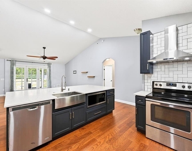 116 W 5th Street - Photo Thumbnail 5