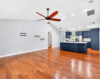 116 W 5th Street - Photo Thumbnail 9
