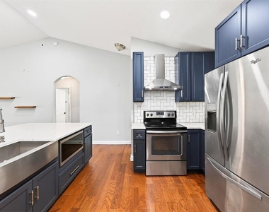116 W 5th Street - Photo Thumbnail 8