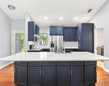 116 W 5th Street - Photo Thumbnail 3