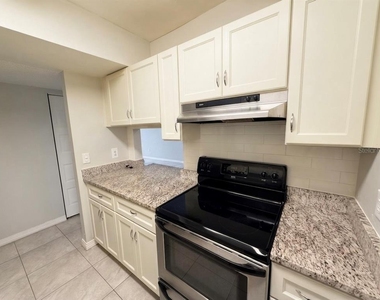 3244 S Semoran Boulevard - Photo Thumbnail 3