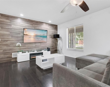8644 Sandberry Boulevard - Photo Thumbnail 3