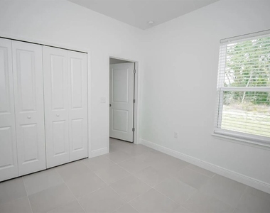 4033 Sw 139th Street Road - Photo Thumbnail 3