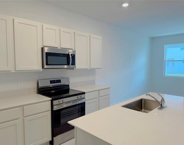 618 Poppy Lane - Photo Thumbnail 8