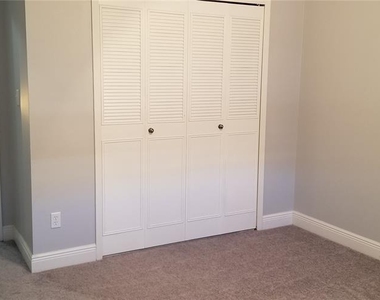 4514 Lighthouse Circle - Photo Thumbnail 9