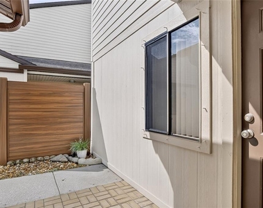 367 Castlewood Lane - Photo Thumbnail 2