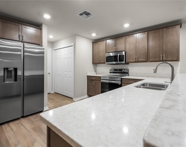 2726 Idyll Lakes Circle - Photo Thumbnail 3