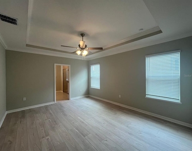 77 Oakleaf Way - Photo Thumbnail 10