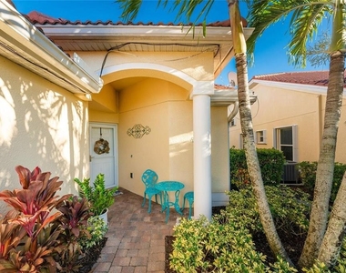 319 Monaco Drive - Photo Thumbnail 2