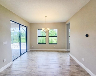 12664 Oak Hill Way - Photo Thumbnail 3
