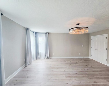 12664 Oak Hill Way - Photo Thumbnail 15
