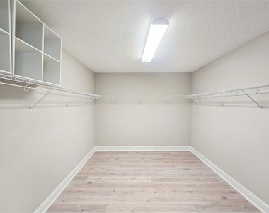 12664 Oak Hill Way - Photo Thumbnail 20