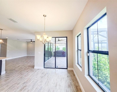 12664 Oak Hill Way - Photo Thumbnail 2