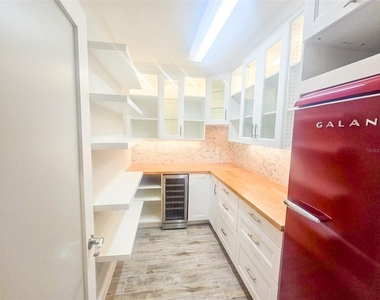12664 Oak Hill Way - Photo Thumbnail 13