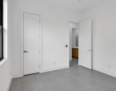 11042 Carnegie Avenue - Photo Thumbnail 22
