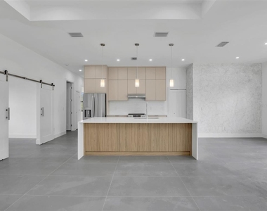 11042 Carnegie Avenue - Photo Thumbnail 8