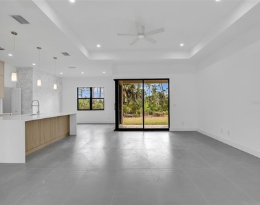 11042 Carnegie Avenue - Photo Thumbnail 2