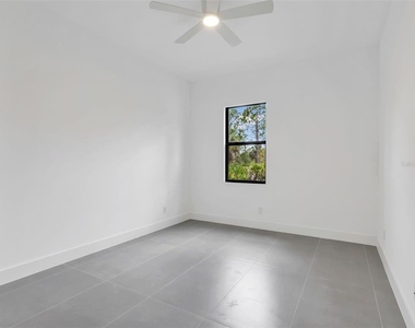 11042 Carnegie Avenue - Photo Thumbnail 18