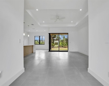 11225 Carnegie Avenue - Photo Thumbnail 1