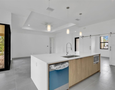 11225 Carnegie Avenue - Photo Thumbnail 11