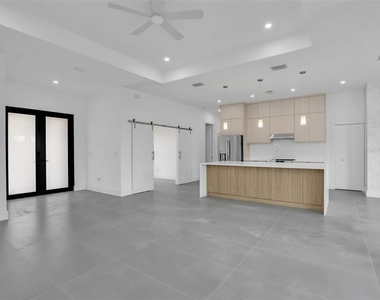 11225 Carnegie Avenue - Photo Thumbnail 4