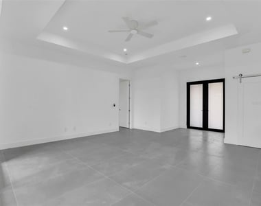 11225 Carnegie Avenue - Photo Thumbnail 6
