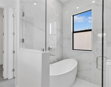 11225 Carnegie Avenue - Photo Thumbnail 17