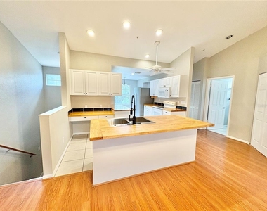 6554 Fairway Gardens Drive - Photo Thumbnail 6