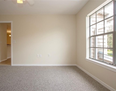 7405 Vista Way - Photo Thumbnail 7