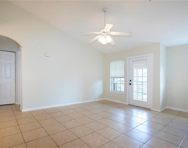 7405 Vista Way - Photo Thumbnail 3
