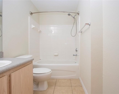 7405 Vista Way - Photo Thumbnail 11