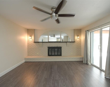1625 Bay Hill Circle - Photo Thumbnail 17