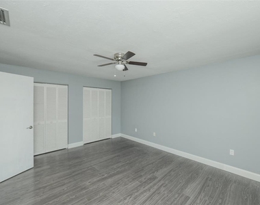 1625 Bay Hill Circle - Photo Thumbnail 28