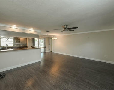 1625 Bay Hill Circle - Photo Thumbnail 10
