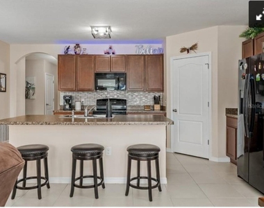 7114 58th Terrace E - Photo Thumbnail 4