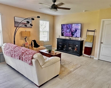 7114 58th Terrace E - Photo Thumbnail 10