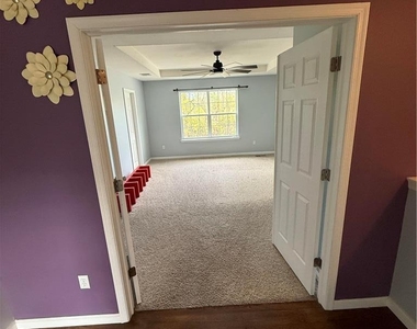 4528 Bellflower Way - Photo Thumbnail 10