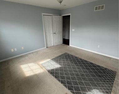 4528 Bellflower Way - Photo Thumbnail 16