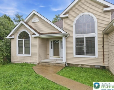 86 E Northpark Drive - Photo Thumbnail 5