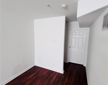 1011 King Way - Photo Thumbnail 21